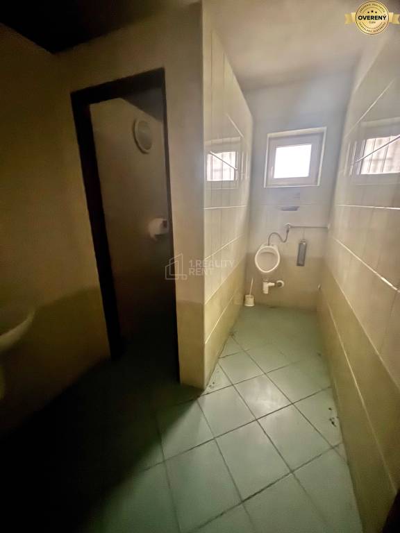 Predaj budovy na podnikanie- bývalý obchodný priestor v Čadci (MO)