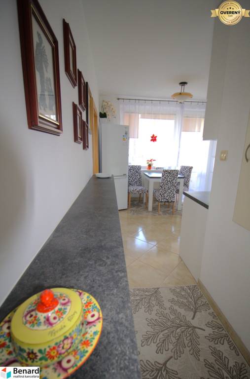 PREDANÝ! VEĽMI PRÍJEMNÝ, ZARIADENÝ 2 IZBOVÝ BYT, 53 m2 + 2 LOGGIE