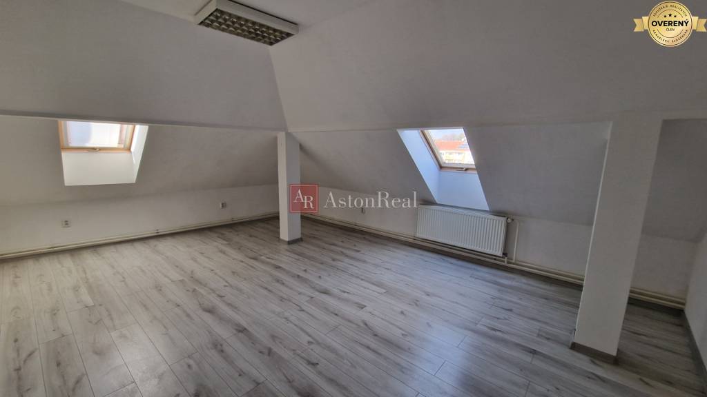 PRENÁJOM - Poprad-centrum, kancelárske priestory - 26m2
