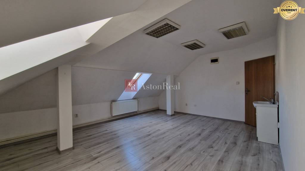 PRENÁJOM - Poprad-centrum, kancelárske priestory - 26m2