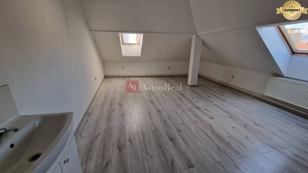 PRENÁJOM - Poprad-centrum, kancelárske priestory - 26m2