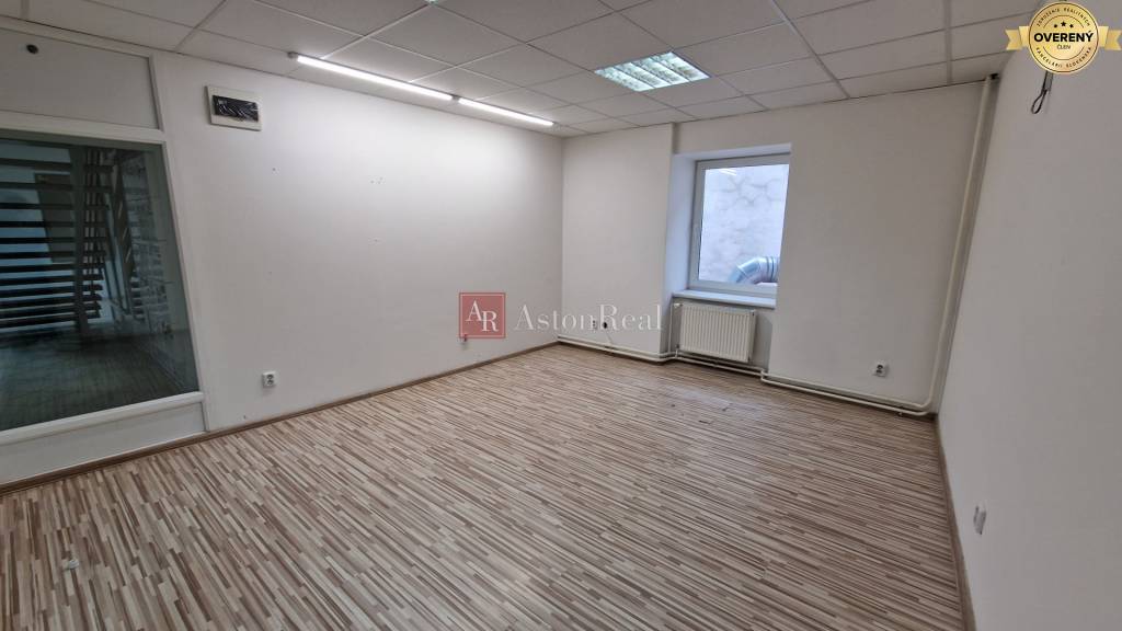 PRENÁJOM - Poprad - centrum, kancelárske priestory 19 m2
