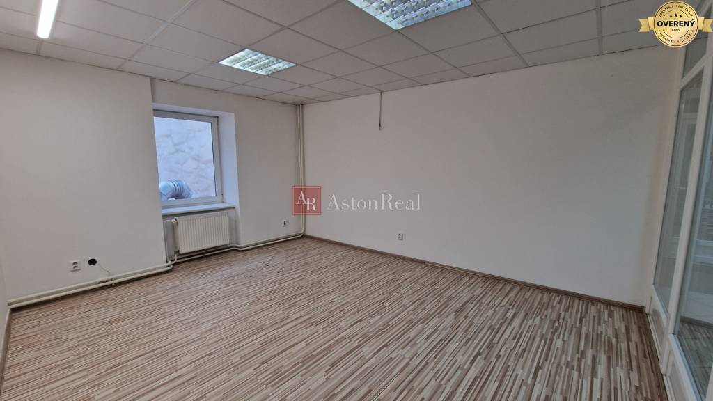 PRENÁJOM - Poprad - centrum, kancelárske priestory 19 m2