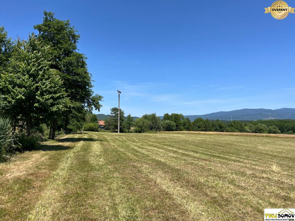 Rovinatý a slnečný stavebný pozemok v PIešti I., Detva