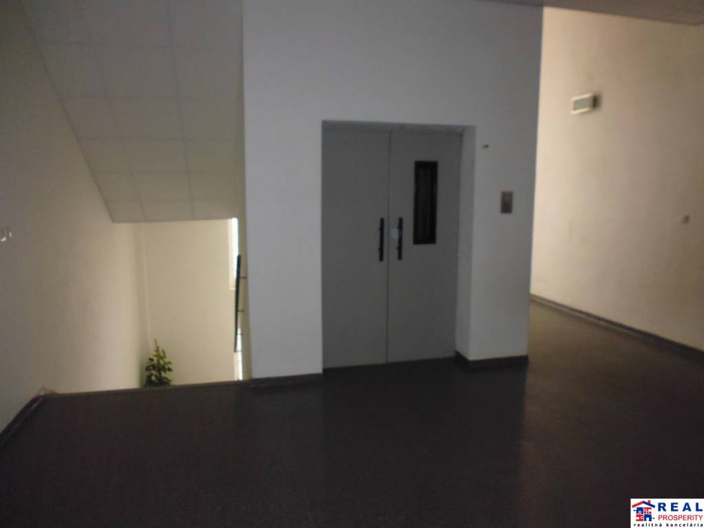 MASARYKOVA: VOĽNÉ nebytové priestory, 207 m2, 3.p., VÝŤAH- PARKOVANIE