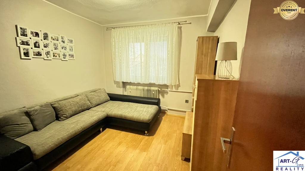 NA PREDAJ : Útulný a priestranný rodinný dom v obci Babiná