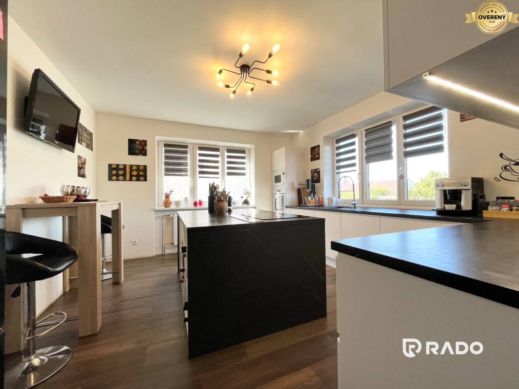 RADO |  Rodinný dom s bazénom, pozemok 1398 m2, Krivosúd-Bodovka
