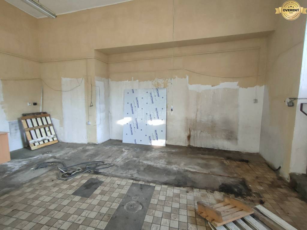 Prenájom: Lukratívny obchodný priestor 76m2 v centre Žiliny