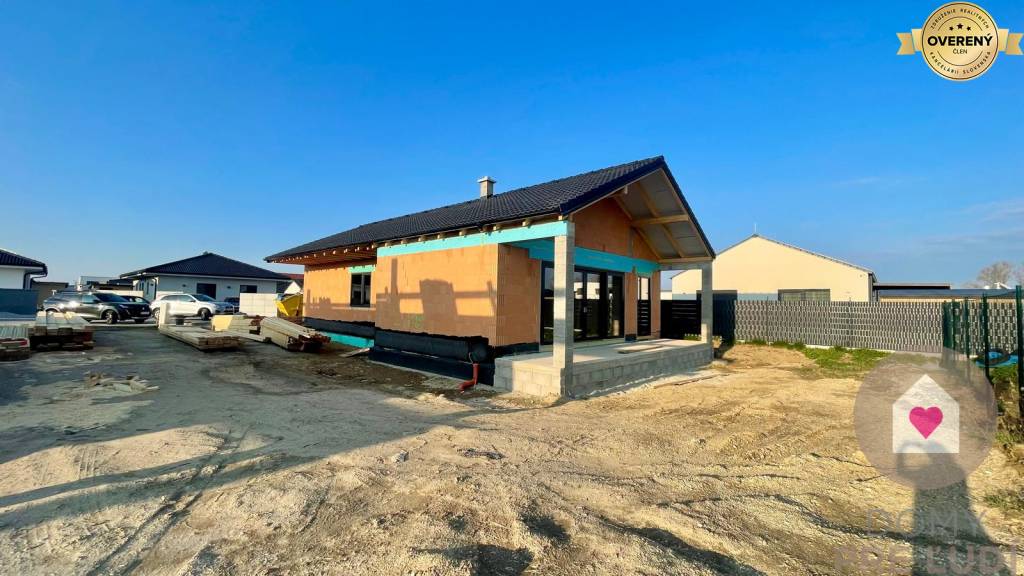 Krásny 4 izbový RD bungalov 114,25 m2 na pozemku 507m2, Senec