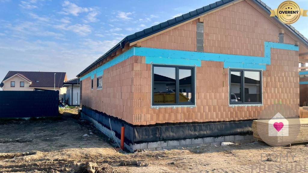 Krásny 4 izbový RD bungalov 114,25 m2 na pozemku 507m2, Senec