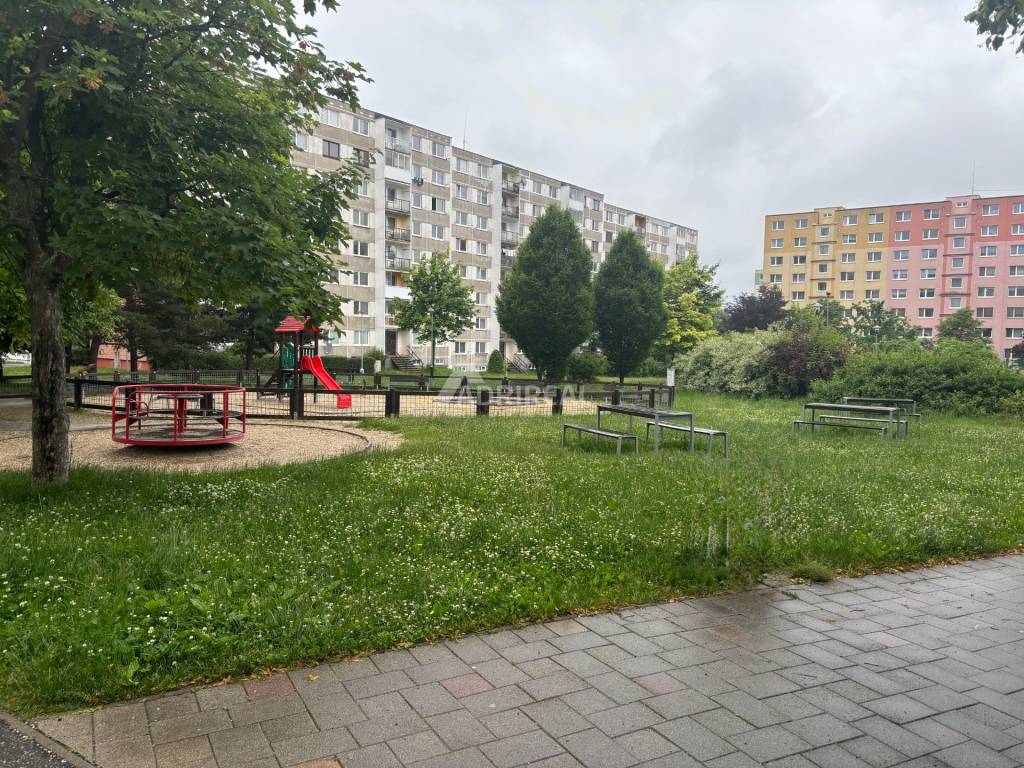 HĽADÁME PRE KLIENTA: 1izb byt s balkónom; POPRAD; platba v hotovosti  