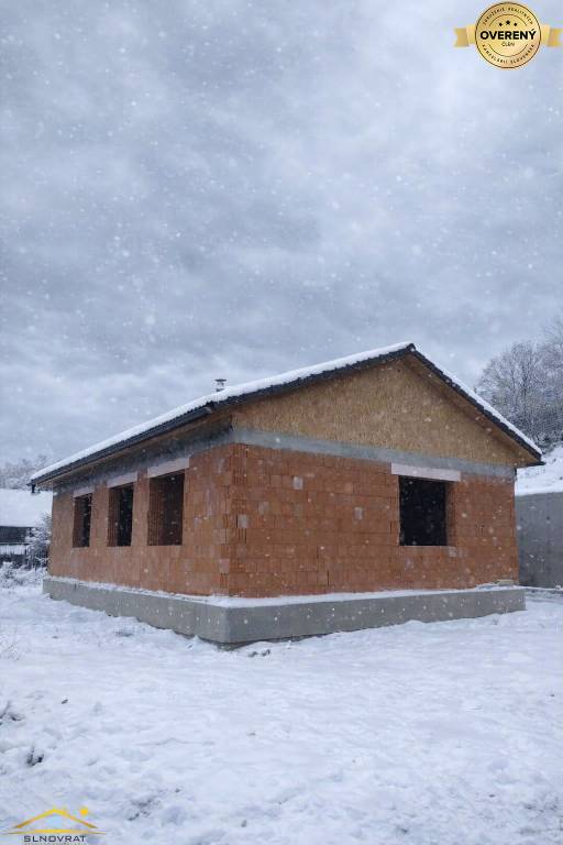 Na predaj – Rodinný dom v stave hrubej stavby, centrum obce Oščadnica