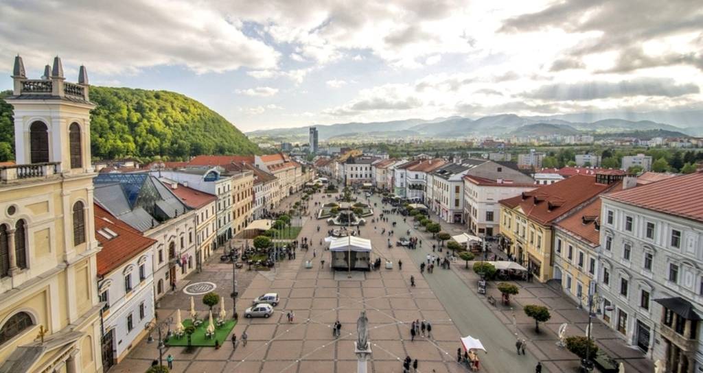 HĽADÁM: 3 izbový byt s balkónom, 90 m2, do 195.000,- € v BB - Centrum