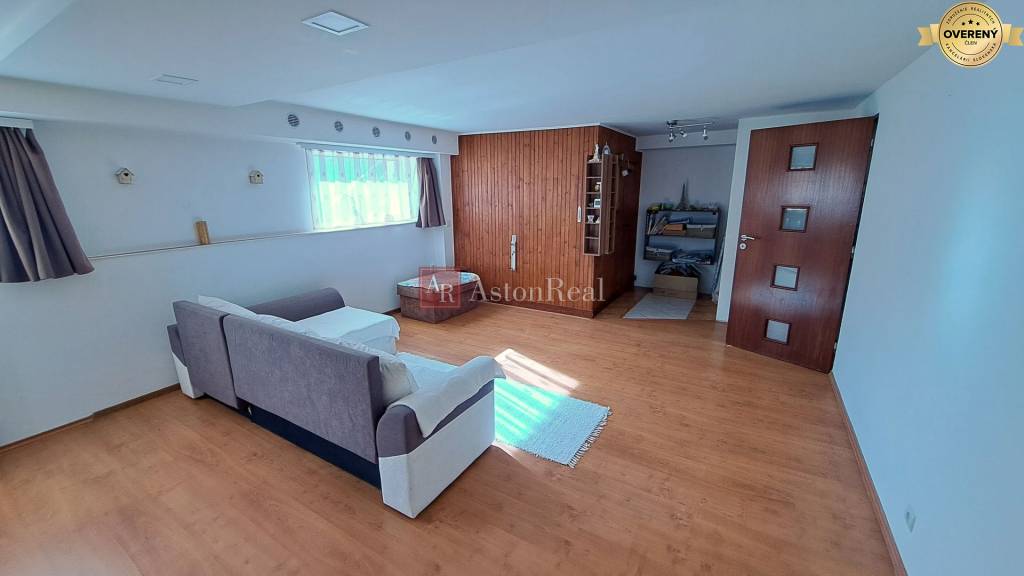 PREDAJ: Rodinný dom 6 izbový, pozemok 717m2, Liptovské Sliače