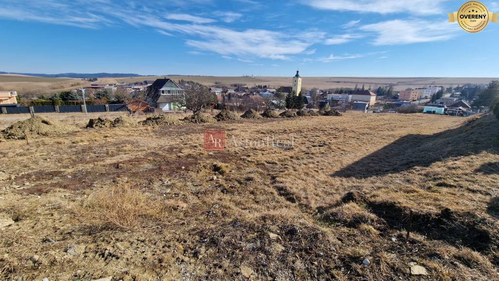 Stavebný pozemok 675m² Žakovce 
