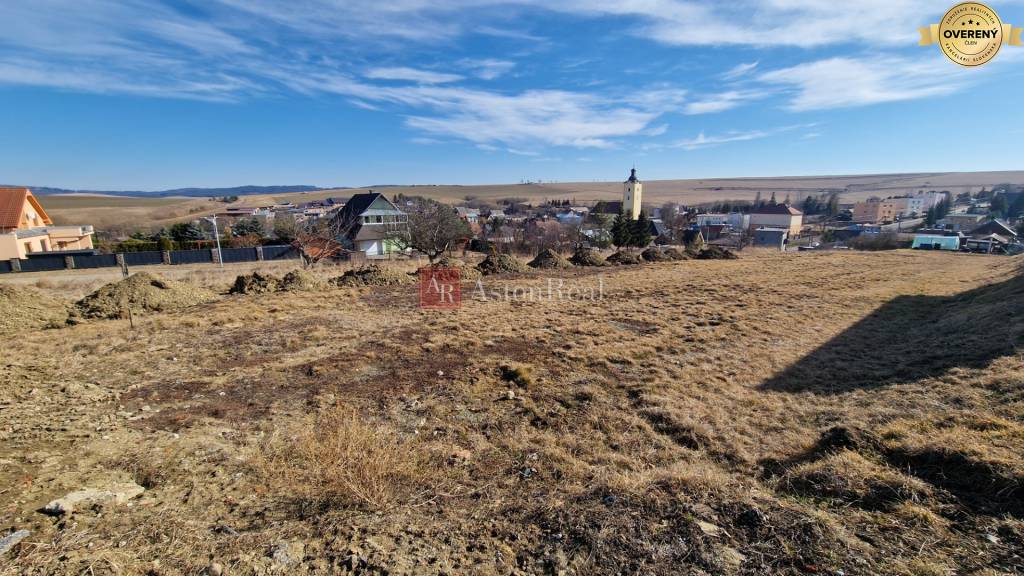 Stavebný pozemok 675m2 s všetkými sieťami len 12km od Popradu- Žakovce