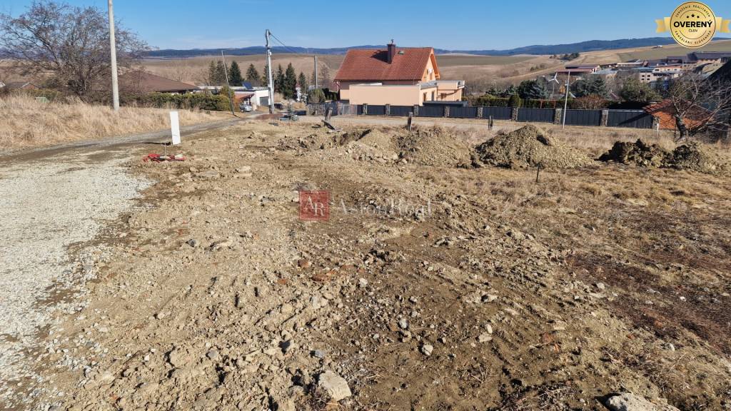 Stavebný pozemok 675m2 s všetkými sieťami len 12km od Popradu- Žakovce