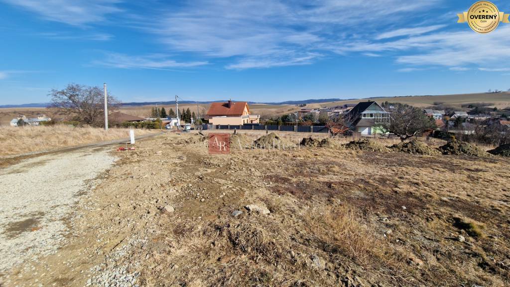 Stavebný pozemok 675m2 s všetkými sieťami len 12km od Popradu- Žakovce