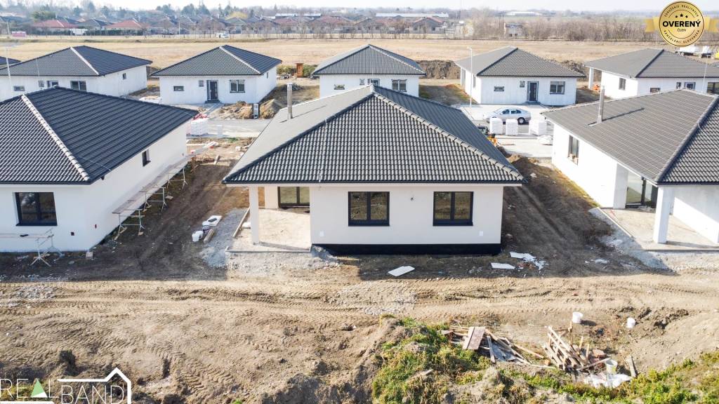  PREDAJ - NOVOSTAVBY, 4-IZBOVÉ RODINNÉ DOMY, HVIEZDOSLAVOV