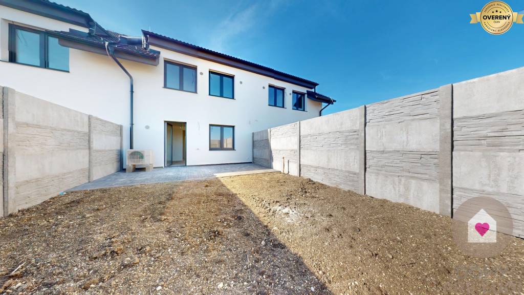 SKOLAUDOVANÝ NÍZKOENERGETICKÝ 4-IZBOVÝ RD S TEPEL. ČERPADLOM