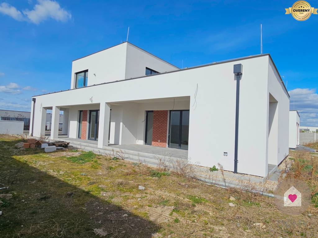 5 izbový rodinný dom s 2 KÚPEĽŇAMI, ÚP 143 m2, POZEMOK 636 m2