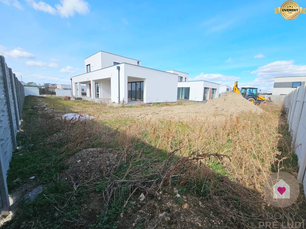 5 izbový rodinný dom s 2 KÚPEĽŇAMI, ÚP 143 m2, POZEMOK 636 m2