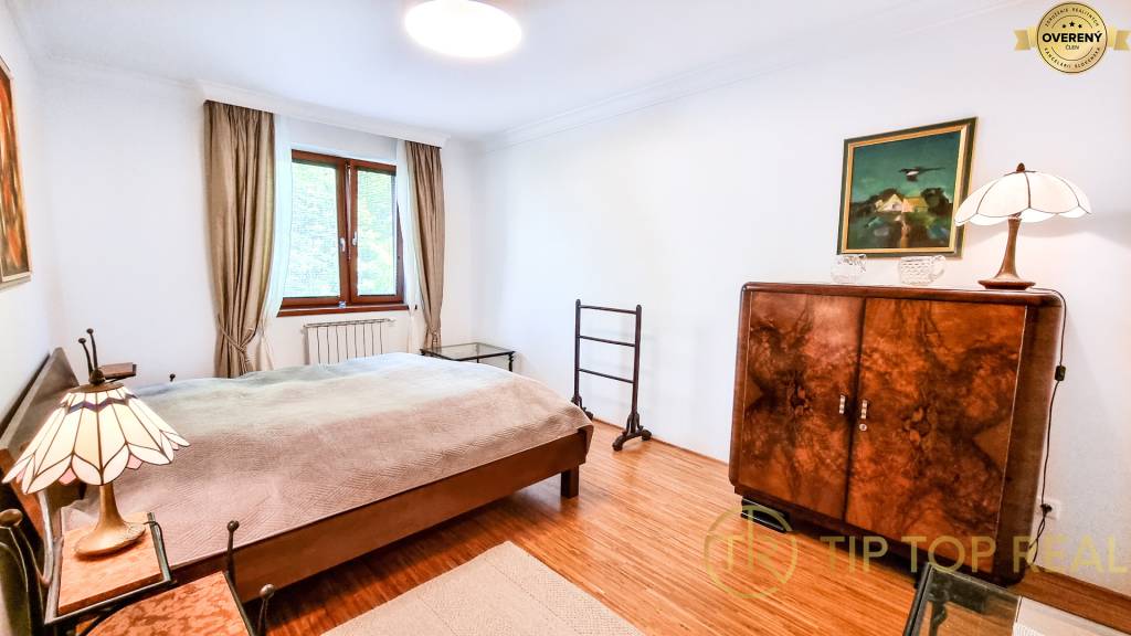NADŠTANDARDNÝ a VEĽMI PRIESTRANNÝ 4 izb byt (145 m2) v CENTRE ŠAMORÍNA