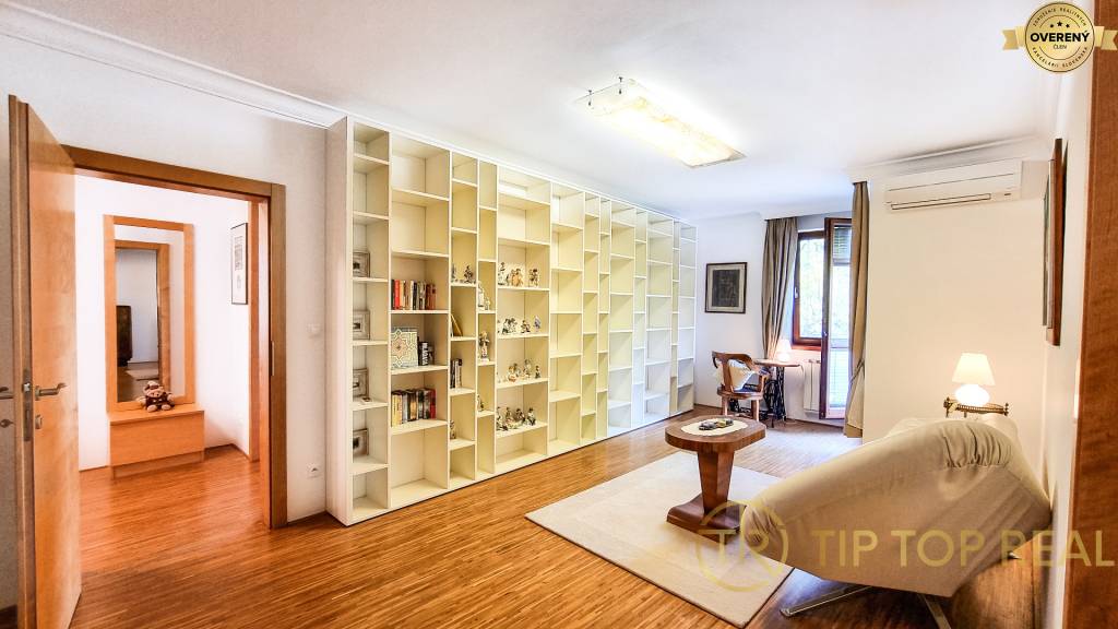 NADŠTANDARDNÝ a VEĽMI PRIESTRANNÝ 4 izb byt (145 m2) v CENTRE ŠAMORÍNA