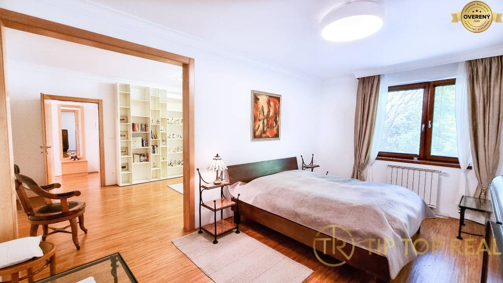 NADŠTANDARDNÝ a VEĽMI PRIESTRANNÝ 4 izb byt (145 m2) v CENTRE ŠAMORÍNA