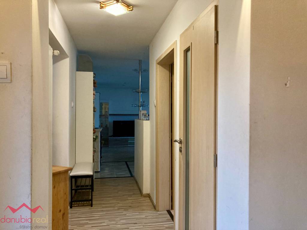 4-izbový rodinný dom s terasou a 7-árovou záhradou, Nová Stráž