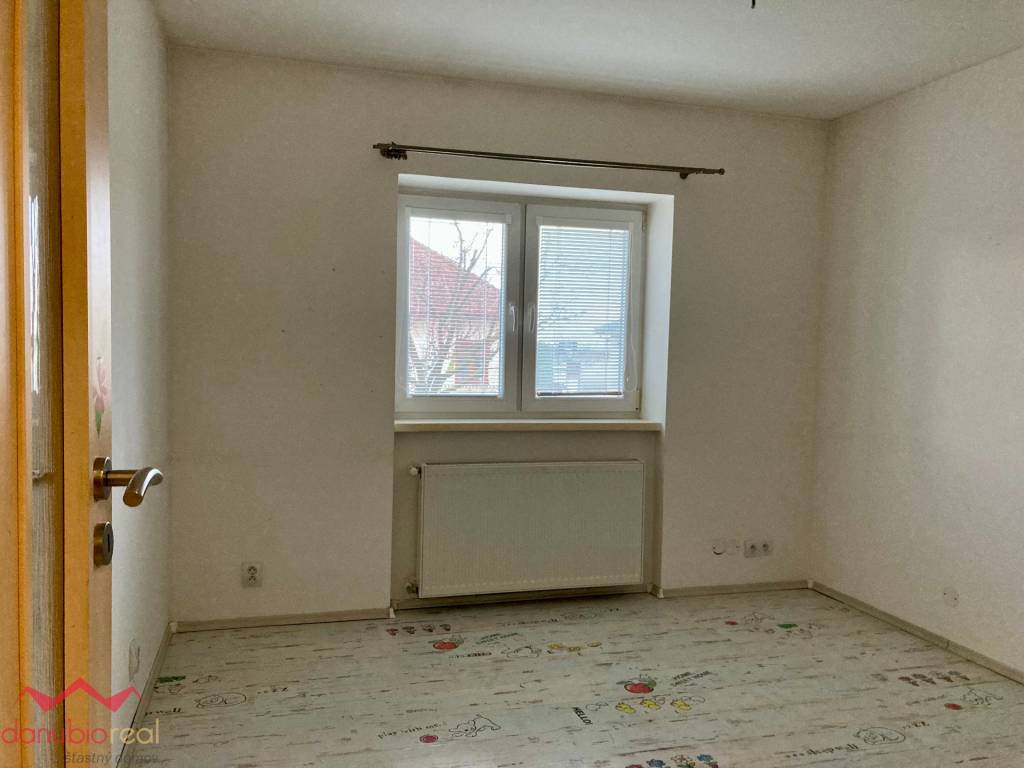 4-izbový rodinný dom s terasou a 7-árovou záhradou, Nová Stráž