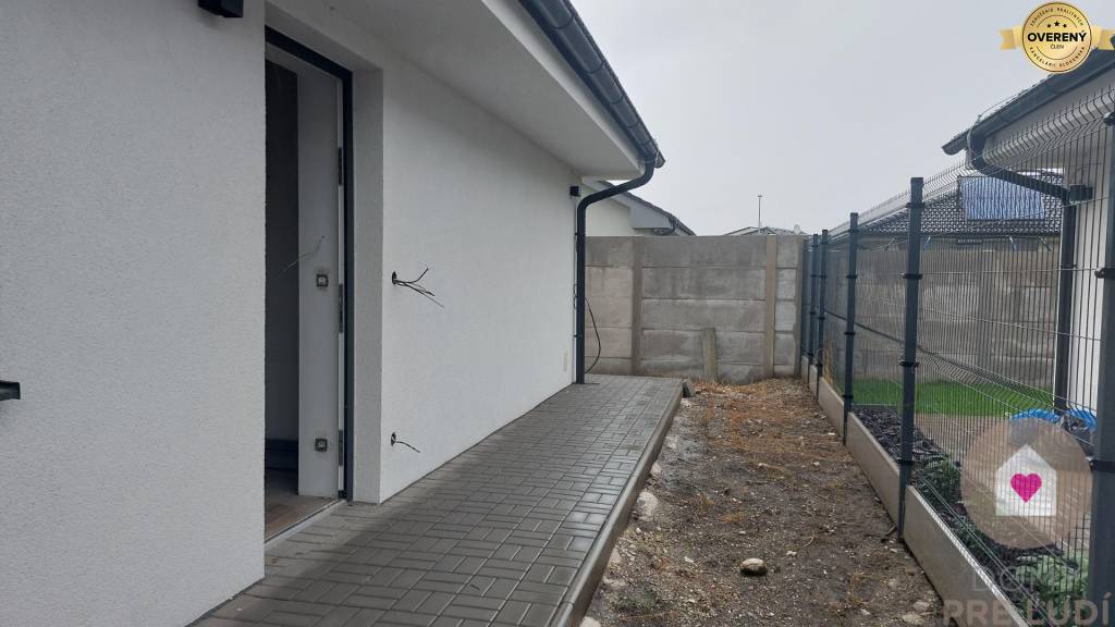 RODINNÝ DOM s 2 kúpeľňami v štádiu ŠTANDARD- ÚP 136 m2, pozemok 297 m2