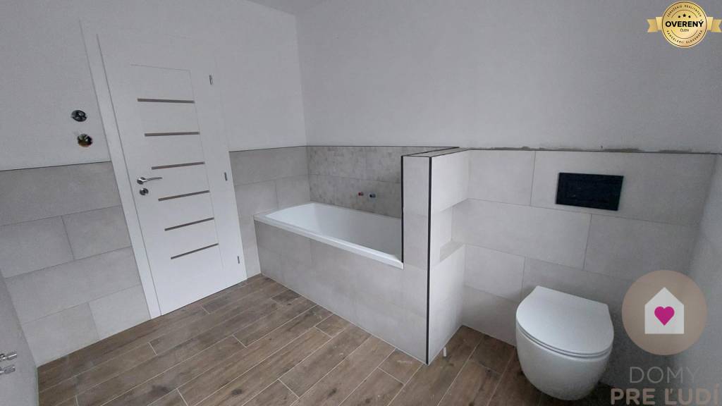 RODINNÝ DOM s 2 kúpeľňami v štádiu ŠTANDARD- ÚP 136 m2, pozemok 297 m2