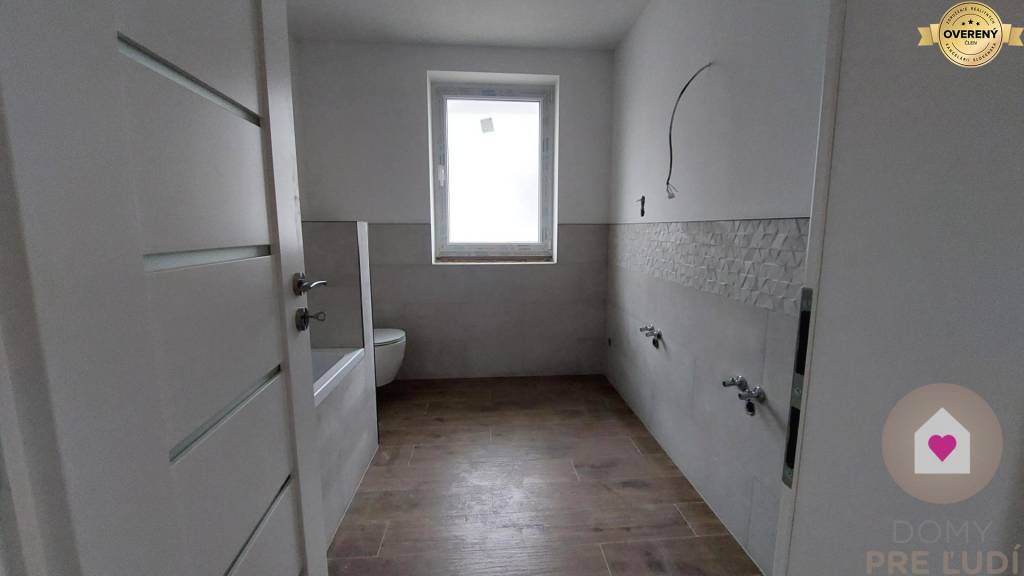 RODINNÝ DOM s 2 kúpeľňami v štádiu ŠTANDARD- ÚP 136 m2, pozemok 297 m2