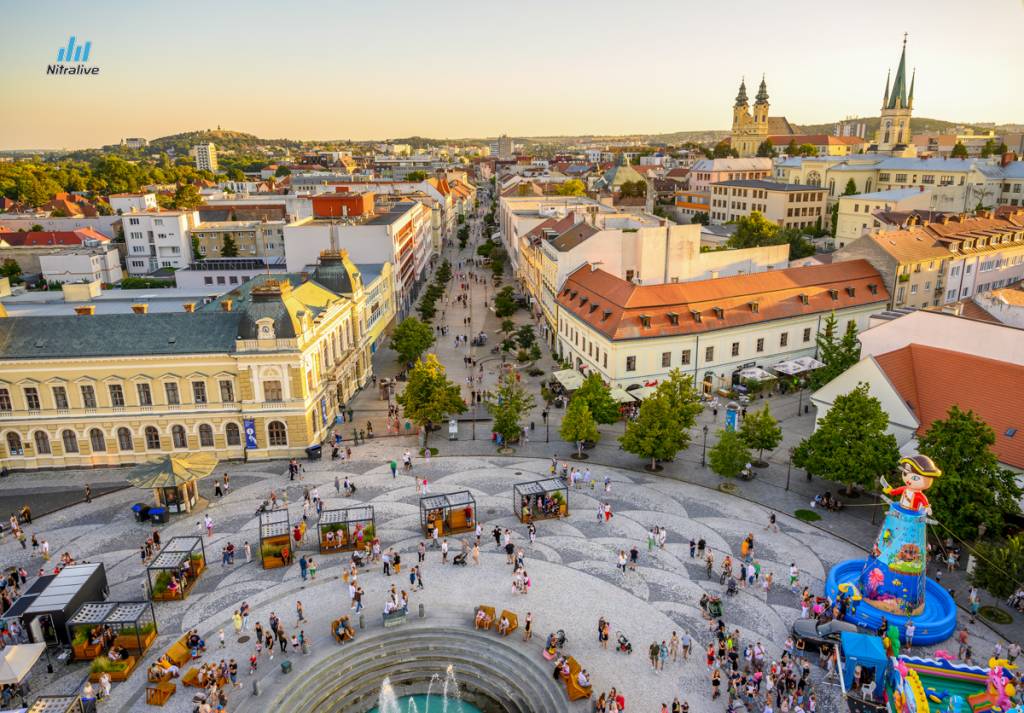 HĽADÁM: 3 izbový byt s balkónom, 90 m2, do 245.000,- € v NR - Centrum