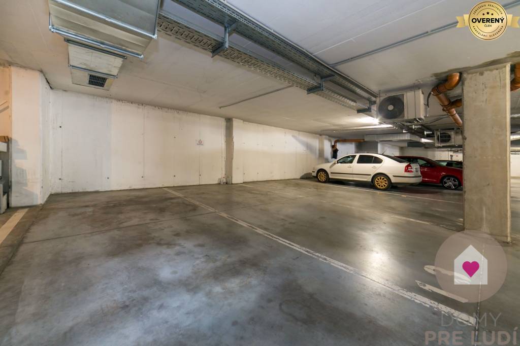 GALANTA/CENTRUM - obchodný priestor s balkónom v OC GALAXIA 