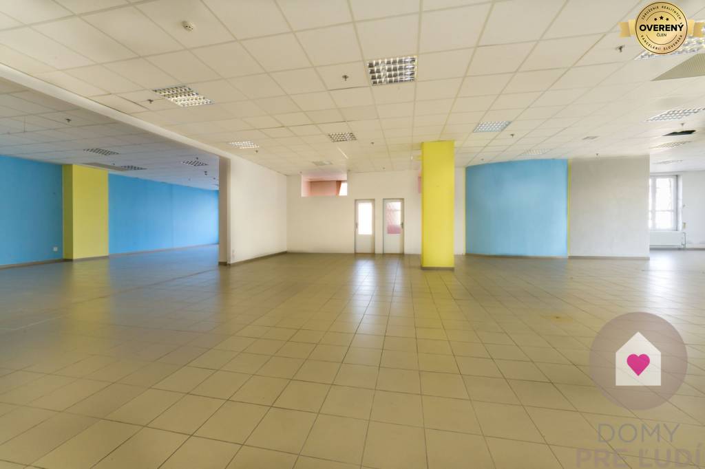 GA/CENTRUM - Veľký obchodný priestor o výmere 337m2 s parkovaním