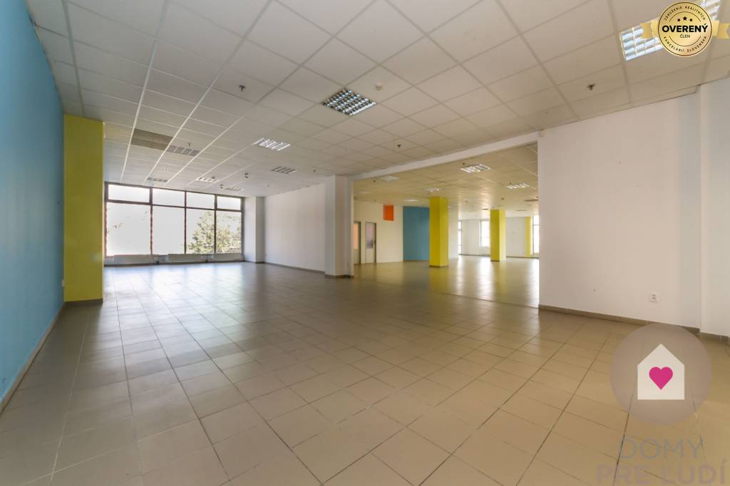 GA/CENTRUM - Veľký obchodný priestor o výmere 337m2 s parkovaním