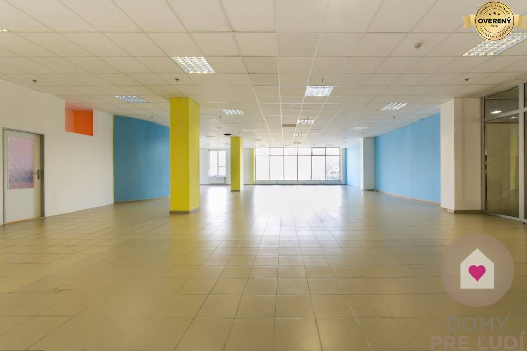 GA/CENTRUM - Veľký obchodný priestor o výmere 337m2 s parkovaním