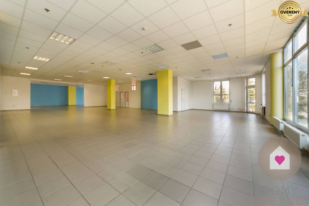 GA/CENTRUM - Veľký obchodný priestor o výmere 337m2 s parkovaním