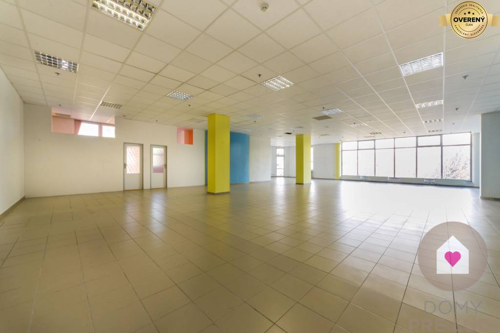 GA/CENTRUM - Veľký obchodný priestor o výmere 337m2 s parkovaním
