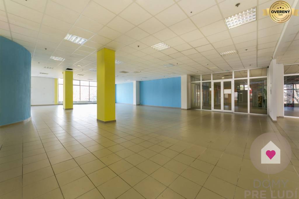 GA/CENTRUM - Veľký obchodný priestor o výmere 337m2 s parkovaním