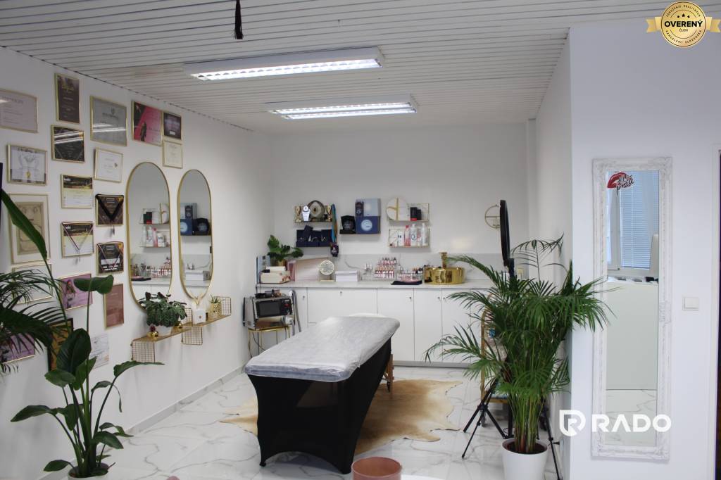 RADO | Na prenájom obchodný priestor o rozlohe 77 m2, v administratívn