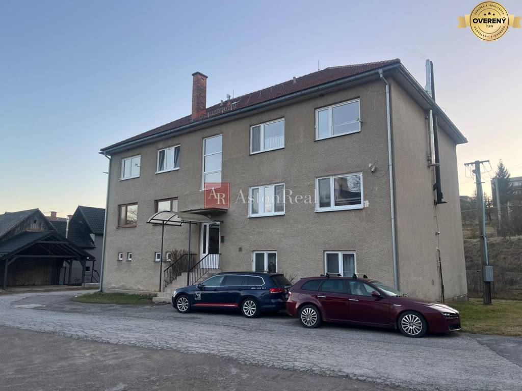 ZNÍŽENÁ CENA: 3 izb. byt 88 m2 + záhrada, skleník, hospodárska budova