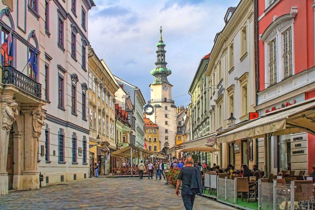 HĽADÁM: 2-izbový byt, do 90 m2, do 350.000,- €,  Staré Mesto - BA 