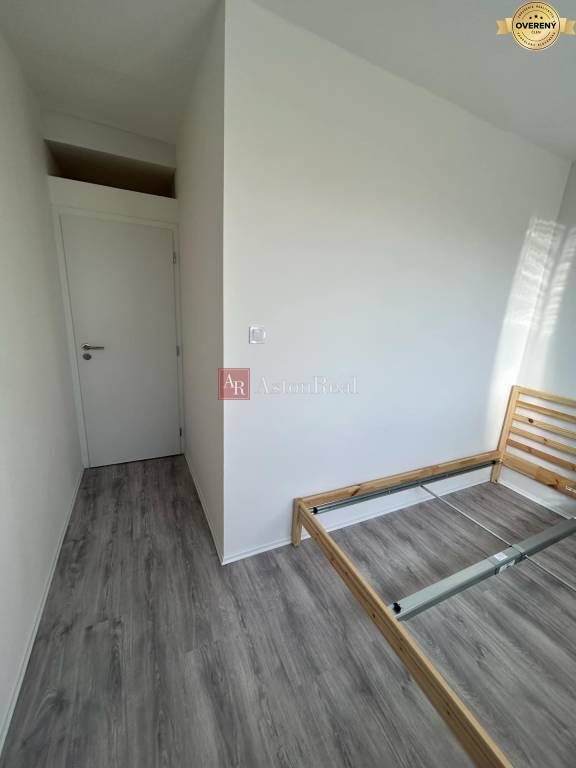 1 izbový byt prerobený na 2+KK, Bratislava II, Lotyšská ul.