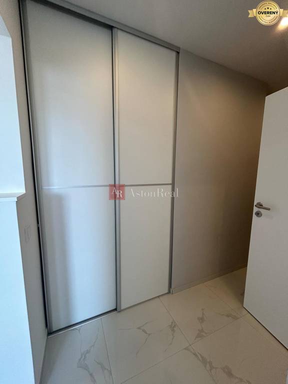 1 izbový byt prerobený na 2+KK, Bratislava II, Lotyšská ul.