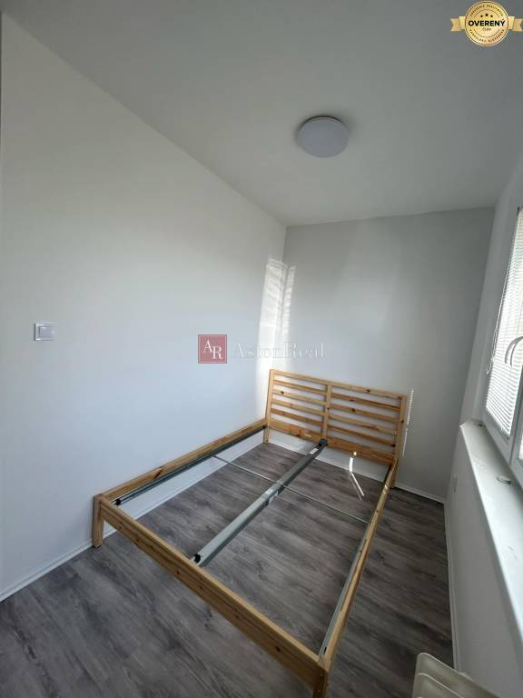 1 izbový byt prerobený na 2+KK, Bratislava II, Lotyšská ul.