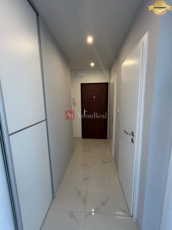 1 izbový byt prerobený na 2+KK, Bratislava II, Lotyšská ul.