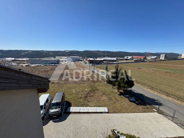 PREDAJ: admin. budova + pozemky; 5500 m2; HOZELEC; CENA DOHODOU